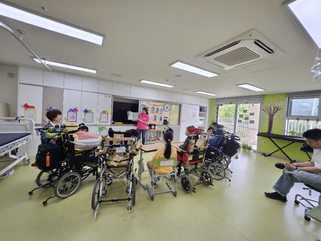중증 장애 학교 책읽어주기