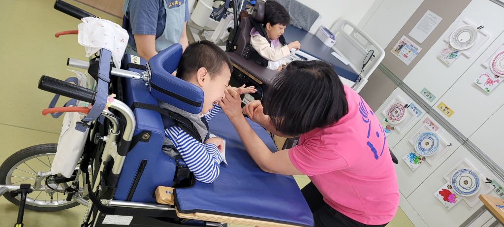 중증 장애 학교 책읽어주기